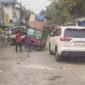 Kondisi Jalan Kali Baru Timur di RT 07/RW 10, Kelurahan Kapuk, Cengkareng, Jakarta Barat, hingga kini masih memprihatinkan. Kerusakan parah yang melanda jalan tersebut belum juga menemui penyelesaian 