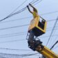 Dinas Bina Marga Jakut Tertibkan Kabel Menjuntai di Jalan Kapuk Raya. Langkah perbaikan ini dilakukan menyusul laporan masyarakat mengenai kondisi kabel yang semrawut, bahkan ada yang melintang rendah hingga nyaris menyentuh badan jalan (dok.Jurnalinvestigasinews.com)