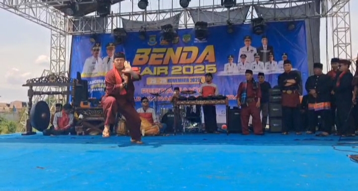 Penampilan atraksi seni beladiri Rojali–Japra hidupkan hari terakhir Benda Fair 2025 Kota Tangerang