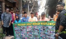 Camat Tambora Bersama Wartawan Gelar Aksi Jumat Berkah di RW 02 Krendang
