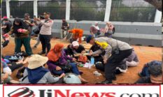 Brimob dan Polwan Polda Metro Bagikan Roti untuk Massa Hari Tani, Suasana Aksi Tetap Kondusif
