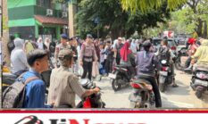 Brimob Polda Metro Jaya Hadir untuk Kelancaran Lalu Lintas Sekitar SMPN 19 Bekasi